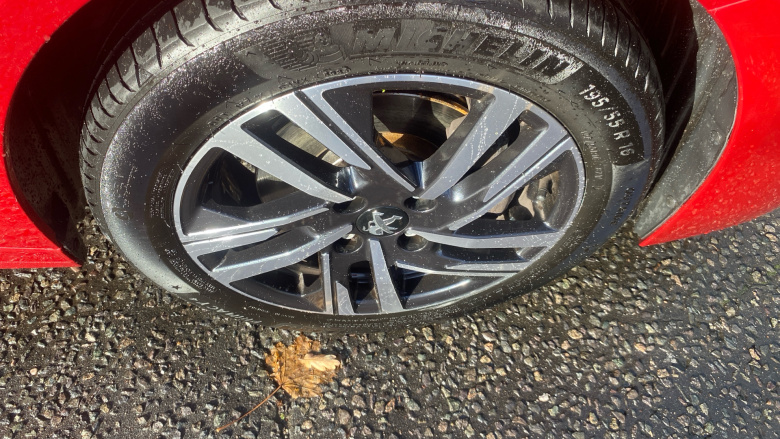 Peugeot 208 1.2 PureTech 100 Allure Premium 5dr Petrol Hatchback